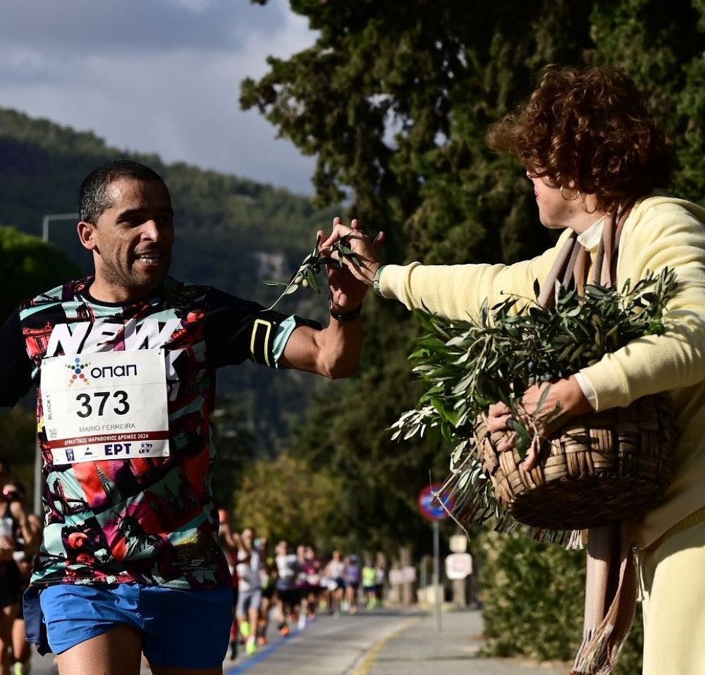 Οι συγκλονιστικές εικόνες που περιγράφουν πλήρως τον 41ο ΑΜΑ-pics runbeat.gr